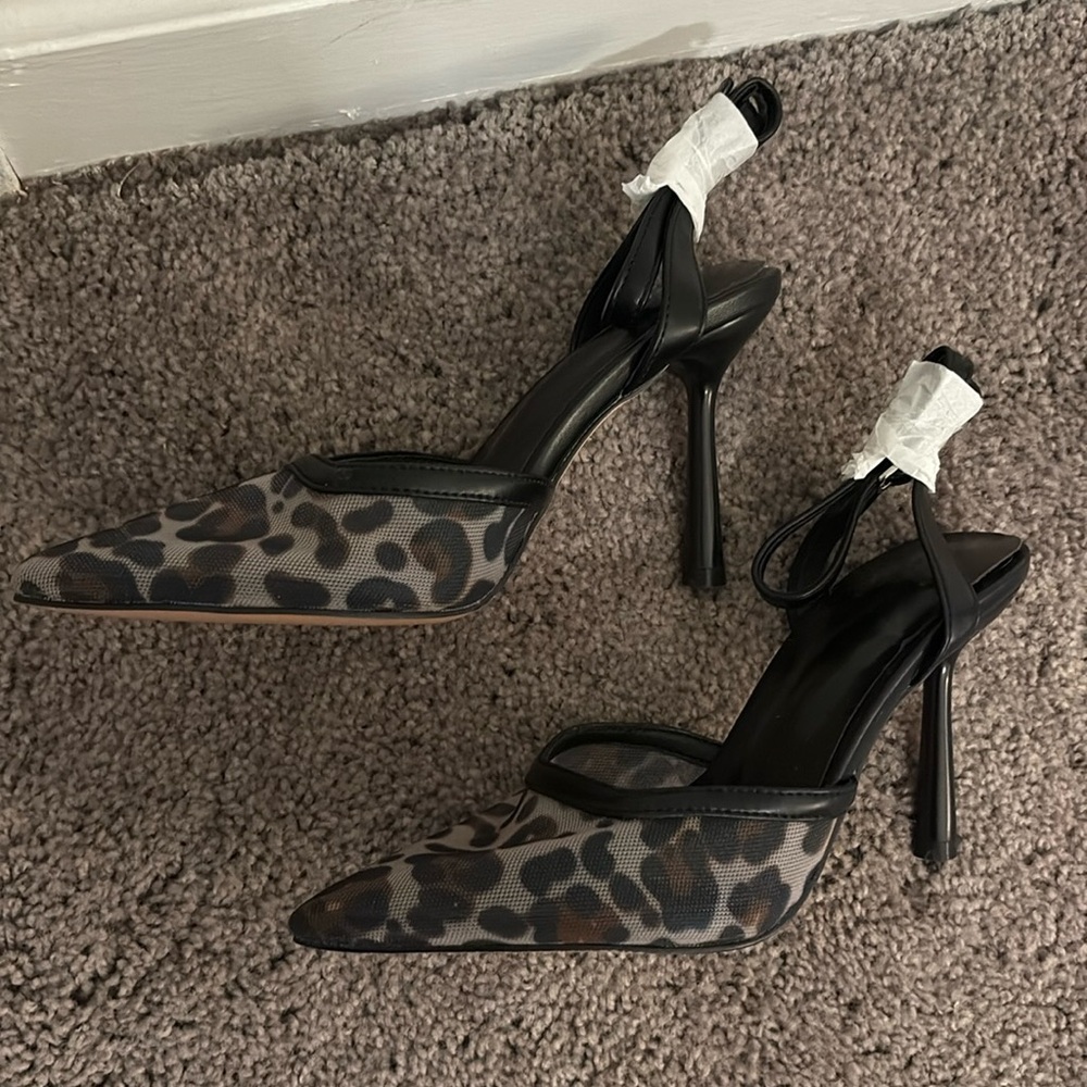 Leopard print mesh heel